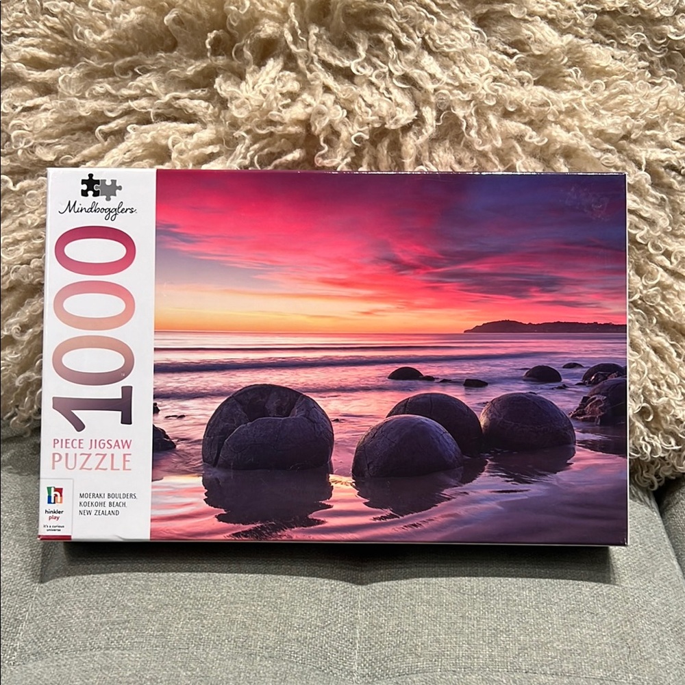 Mindbogglers 1000 pc Puzzle Moeraki boulders, Koekohe beach, New Zealand